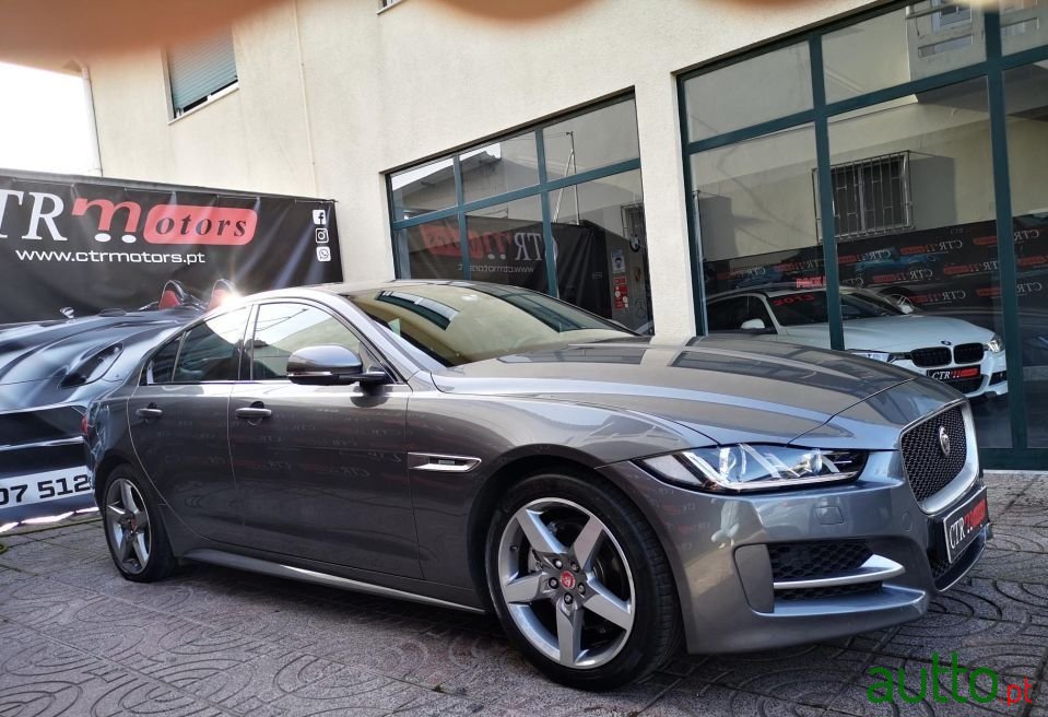 2016' Jaguar Xe photo #5