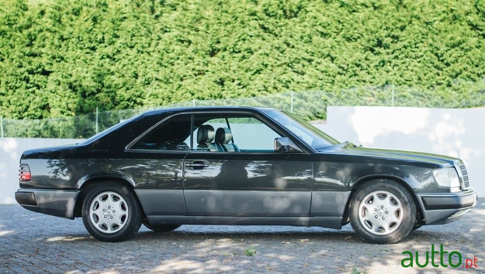 1992' Mercedes-Benz 230 photo #3
