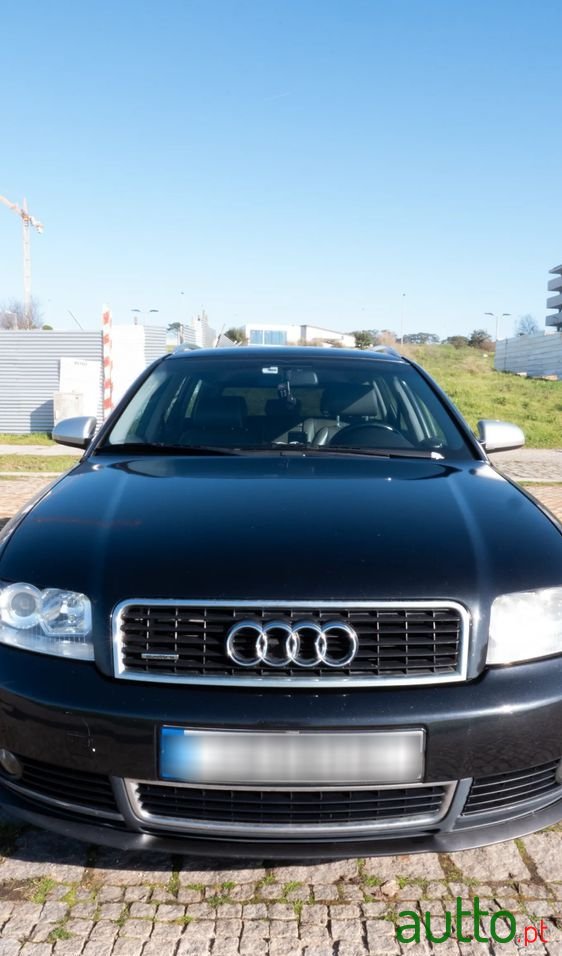 2001' Audi A4 Avant photo #2