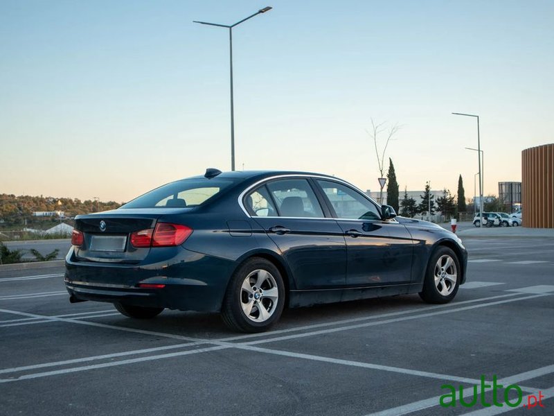 2013' BMW 320 photo #6