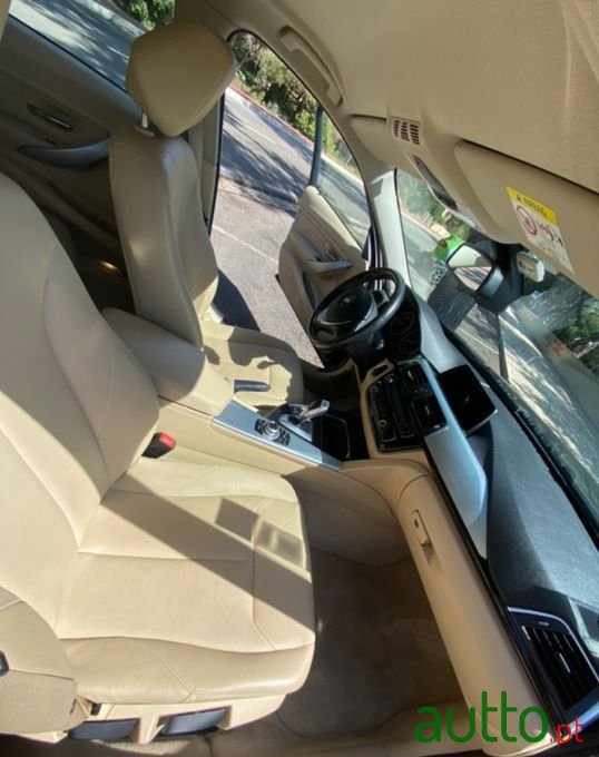 2015' BMW 318 photo #6