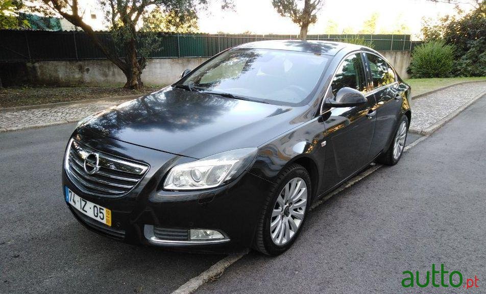 2010' Opel Insignia photo #2
