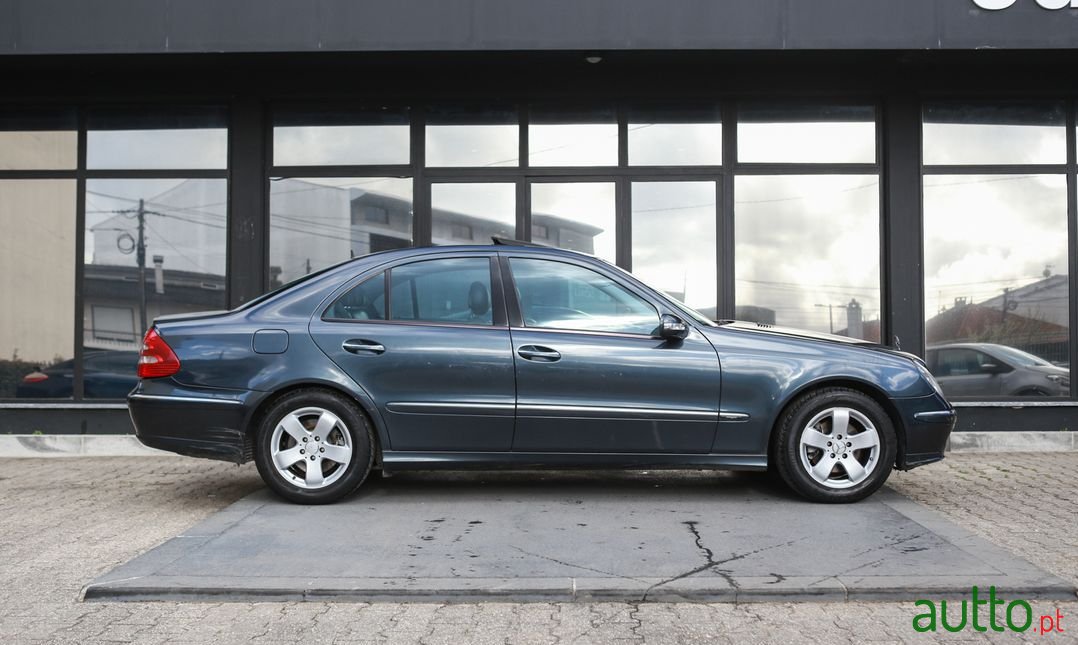 2004' Mercedes-Benz E-320 photo #3