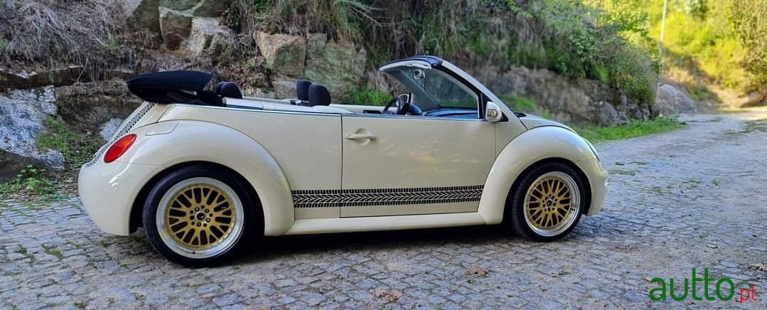 2004' Volkswagen New Beetle photo #3