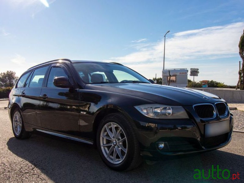 2011' BMW 320 Ver-D-Touring photo #2