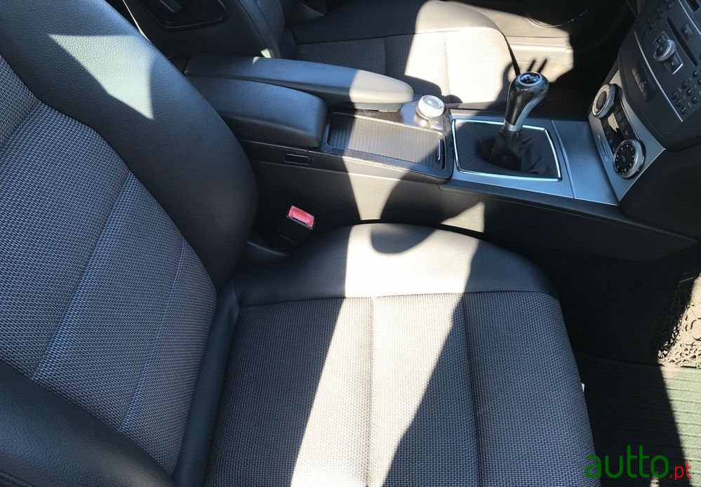 2010' Mercedes-Benz C 250 photo #4