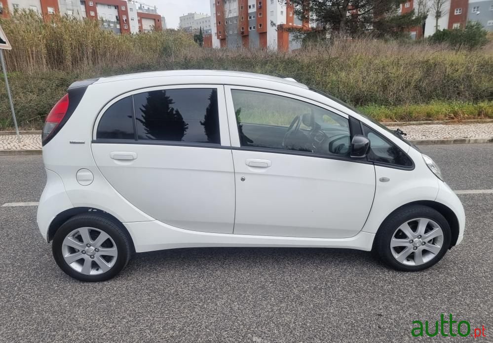 2015' Peugeot iOn Active photo #6