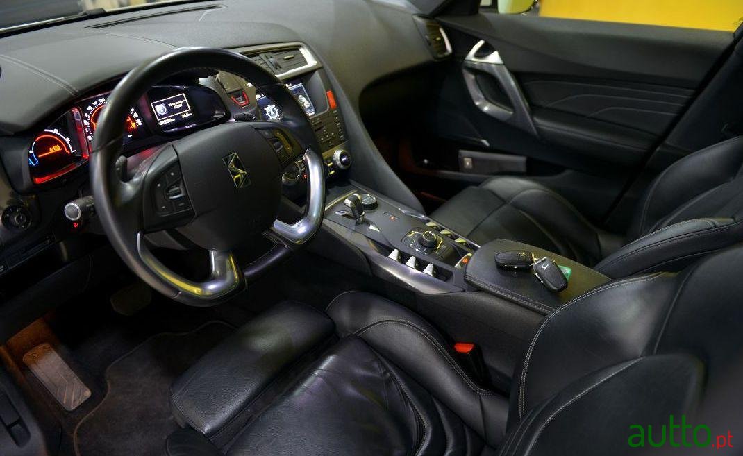 2013' Citroen DS5 Sport Chic Hybrid photo #2