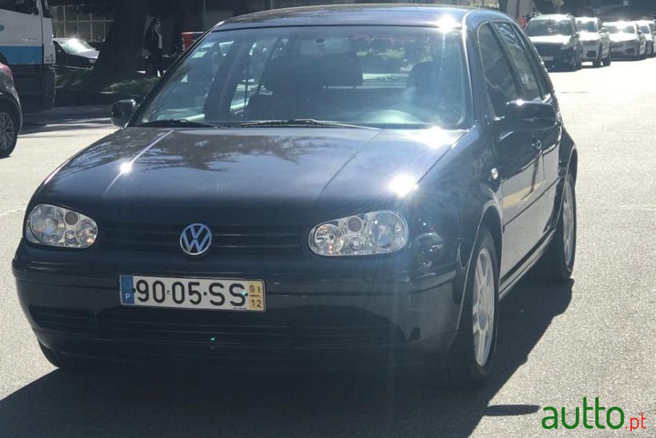 2001' Volkswagen Golf photo #1