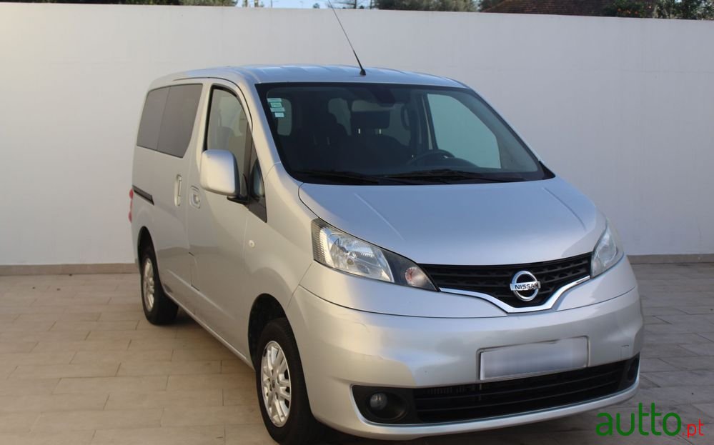 2014' Nissan NV200 Combi photo #1
