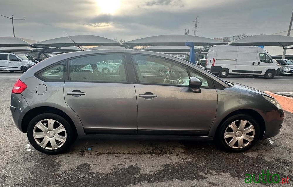 2009' Citroen C4 photo #3