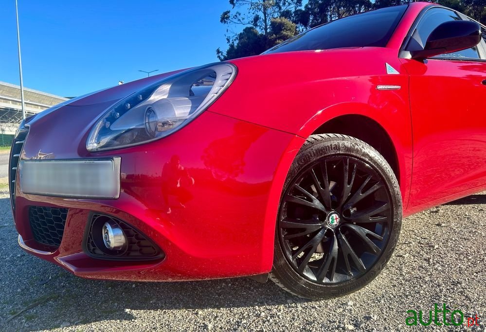 2015' Alfa Romeo Giulietta 1.6 Jtdm photo #4