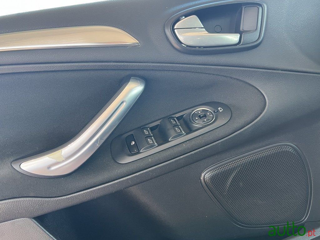 2011' Ford S-Max photo #4