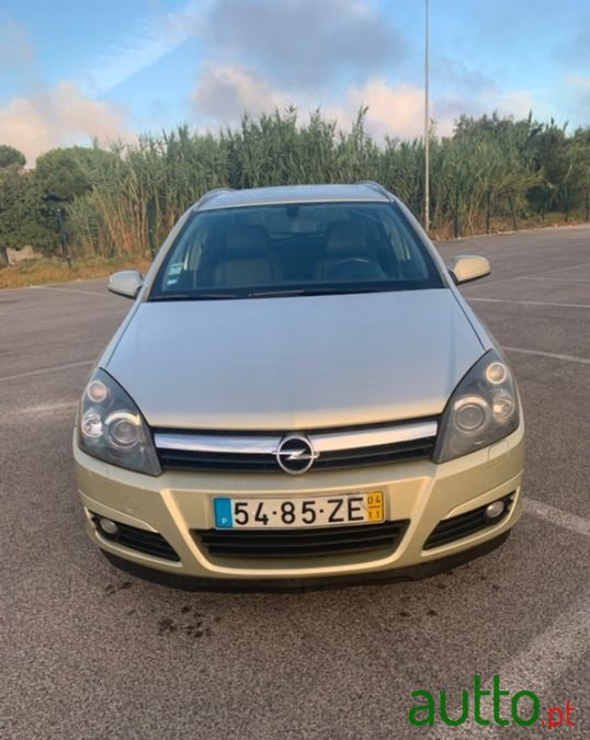 2004' Opel Astra Caravan photo #2