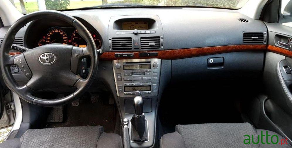 2005' Toyota Avensis Liftback 1.6 Terra Je photo #1