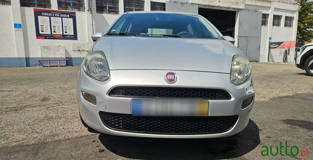 2016' Fiat Punto 1.2 Lounge S&S photo #2