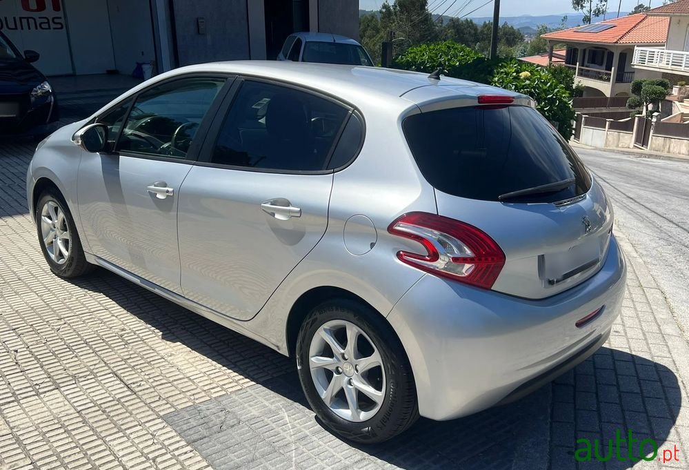 2014' Peugeot 208 1.2 Puretech Style photo #4