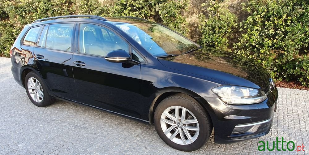 2019' Volkswagen Golf Variant photo #1