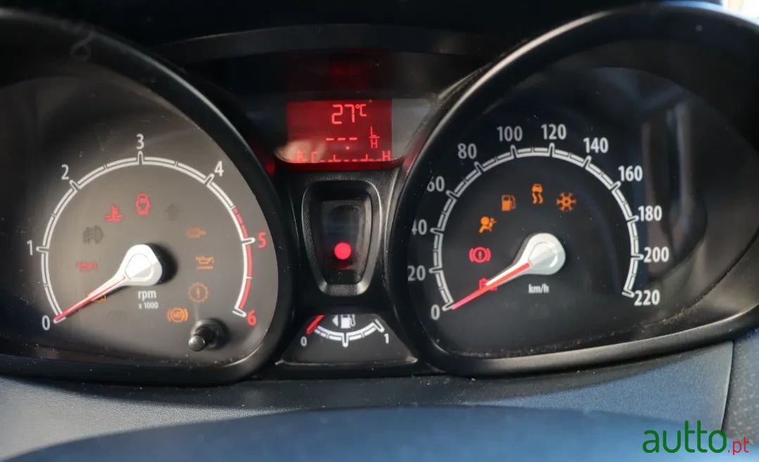 2012' Ford Fiesta photo #6