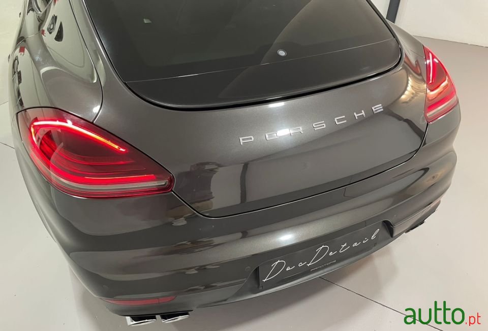 2015' Porsche Panamera 3.0-D photo #6