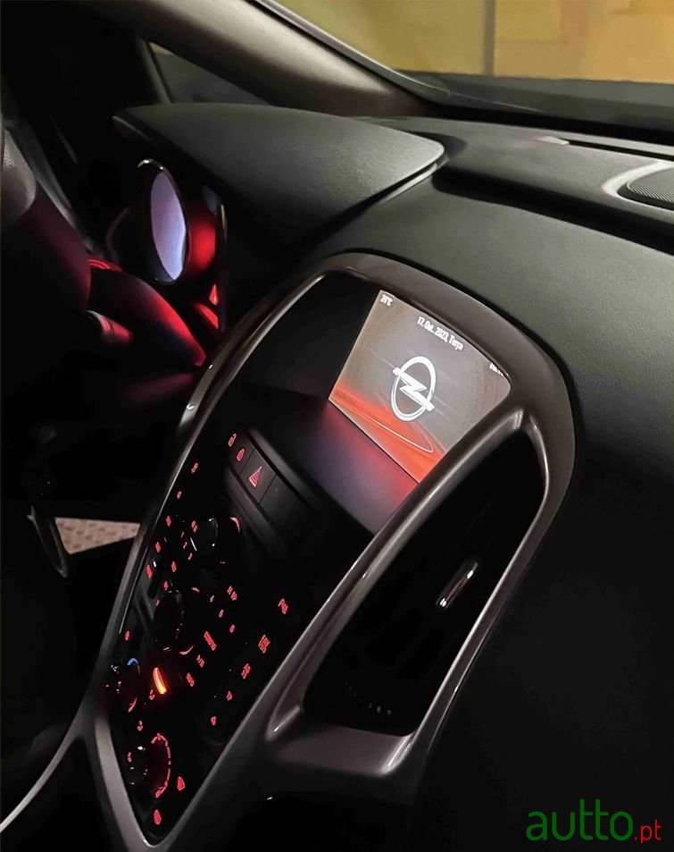 2015' Opel Astra photo #5