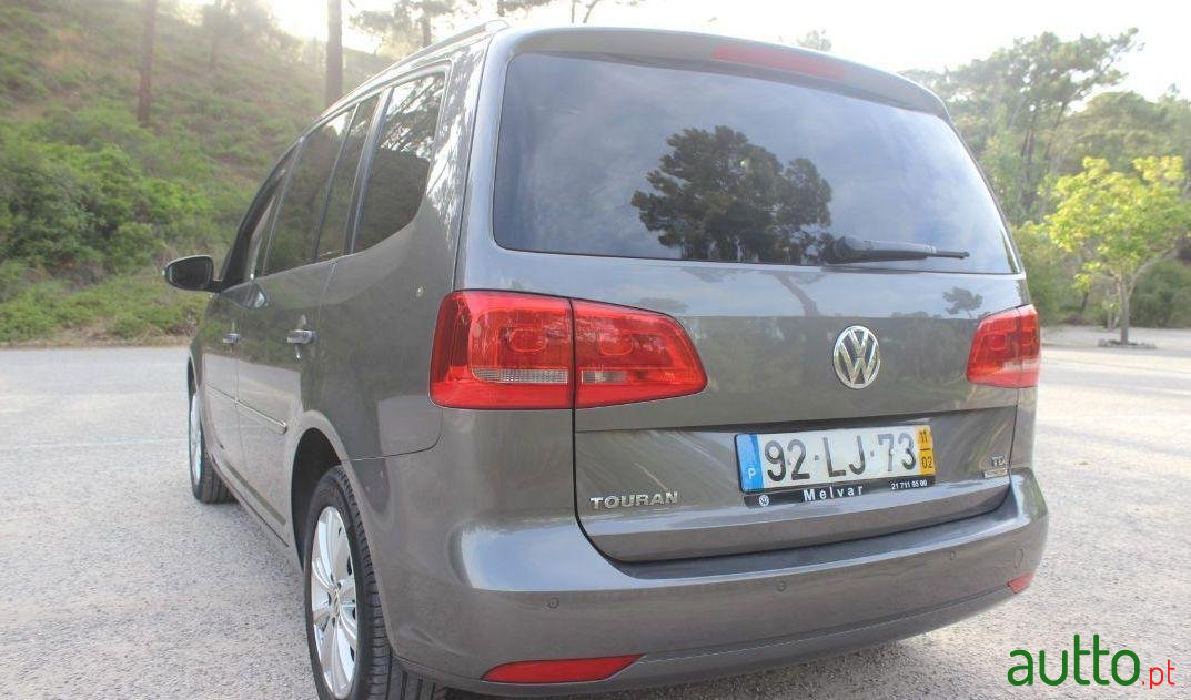2011' Volkswagen Touran Nacional photo #1