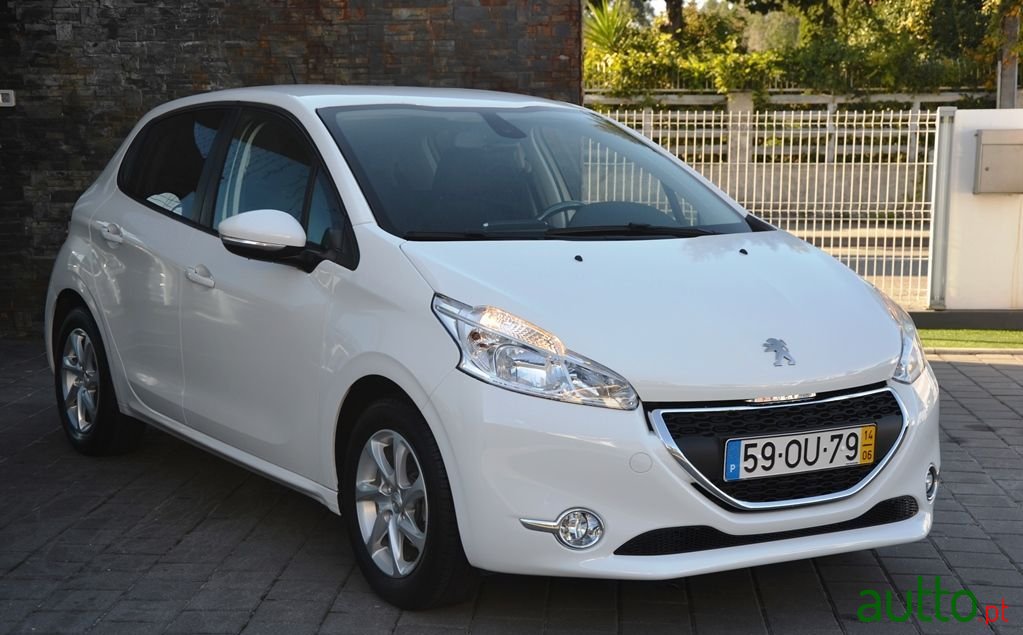 2014' Peugeot 208 photo #5