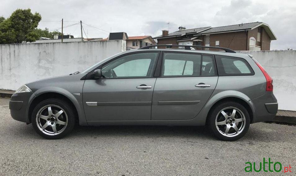 2004' Renault Megane Break photo #1