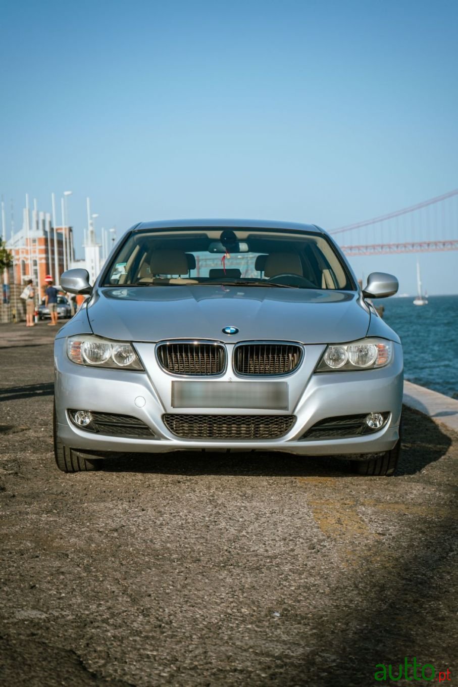 2011' BMW 320 photo #5