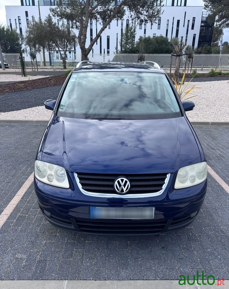 2004' Volkswagen Touran 2.0 Tdi Highline 7L photo #1