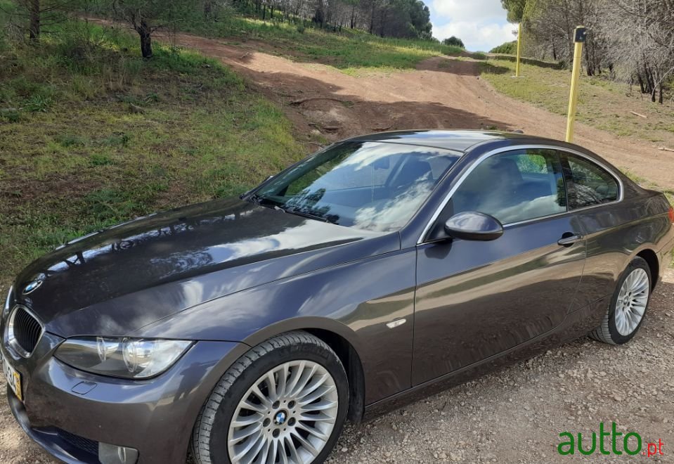 2008' BMW 320 photo #1