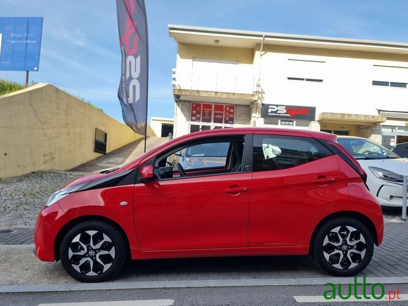 2021' Toyota Aygo 1.0 X-Play+X-Touch photo #2