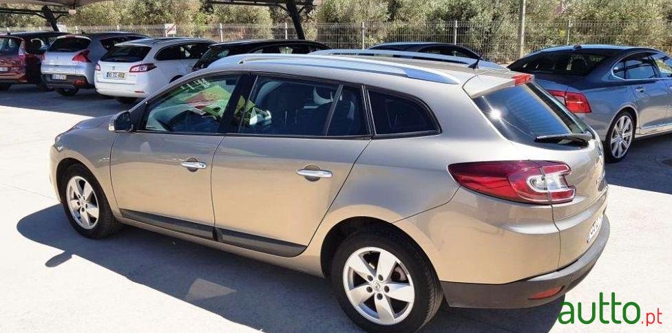 2011' Renault Megane Sport Tourer photo #1