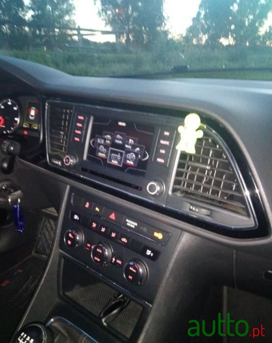 2014' SEAT Leon photo #2