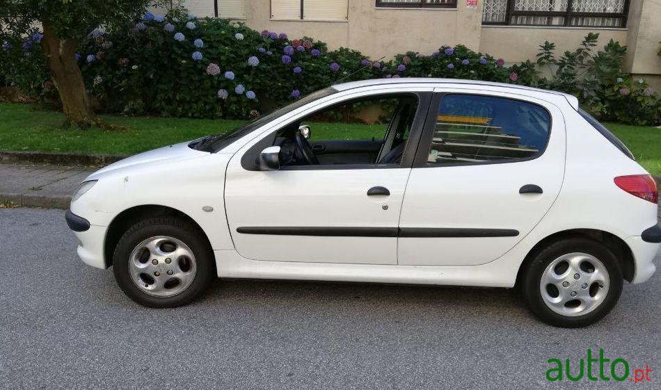 2002' Peugeot 206 1.4 Xs photo #3