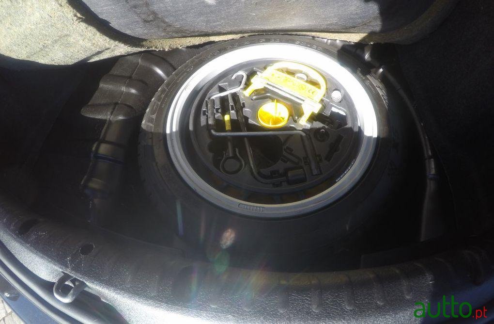 2001' Renault Clio 2.0 16V Sport photo #2