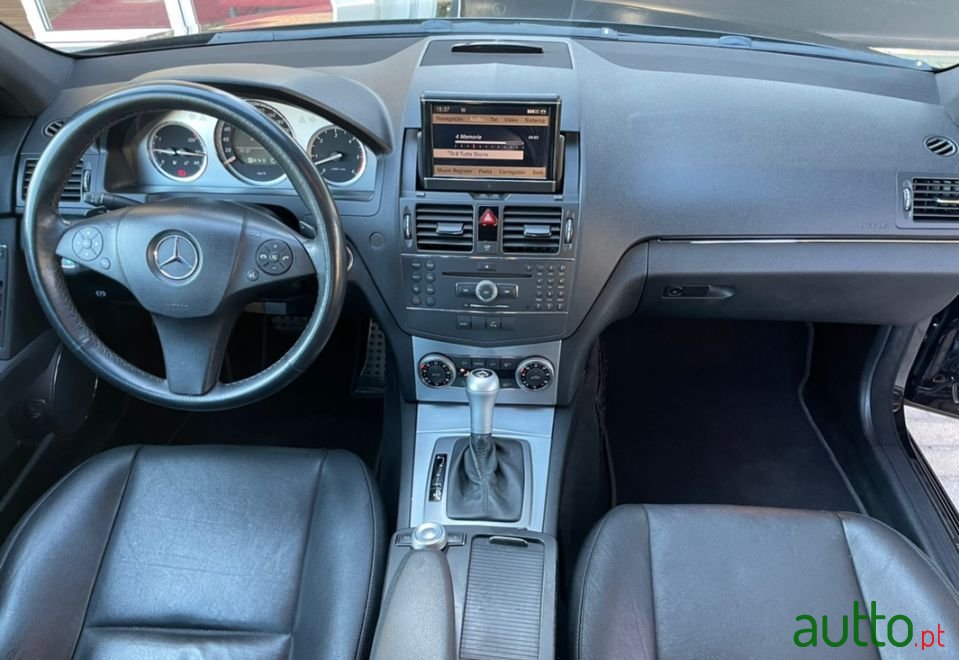2008' Mercedes-Benz C-320 photo #5