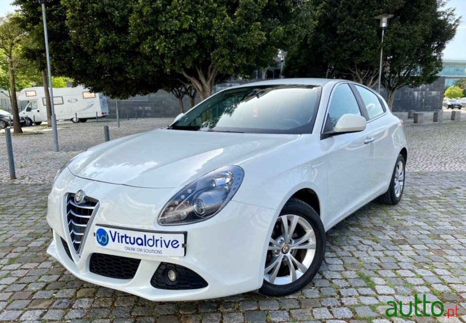 2010' Alfa Romeo Giulietta photo #1
