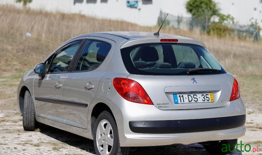 2007' Peugeot 207 1.4 16V Sport photo #2