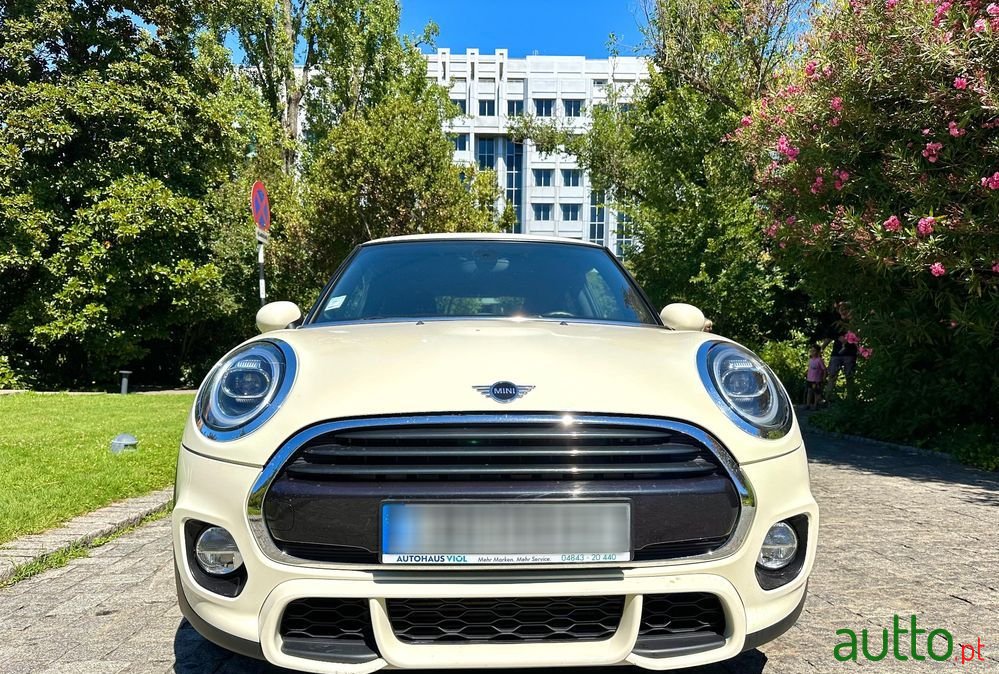 2019' MINI Cooper D photo #3
