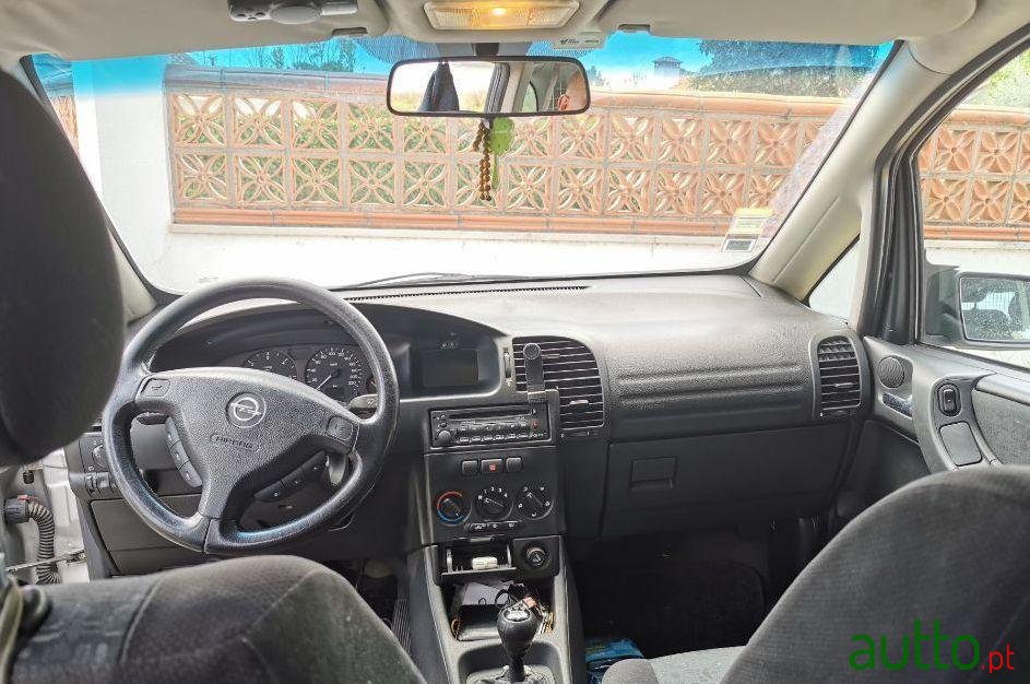 2001' Opel Zafira photo #2