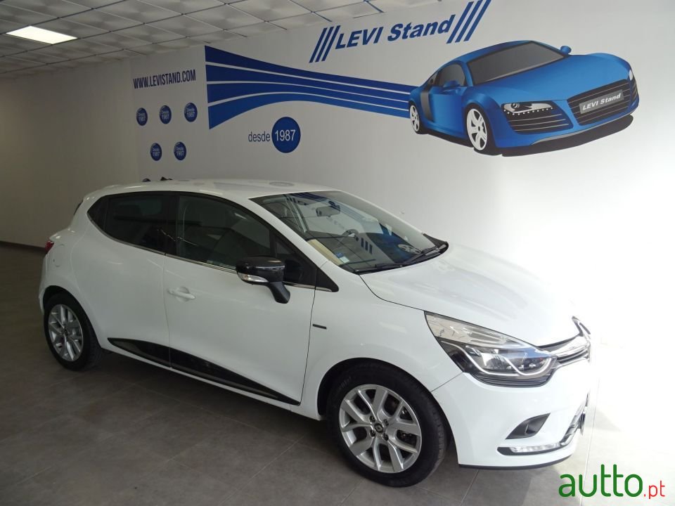 2019' Renault Clio photo #1