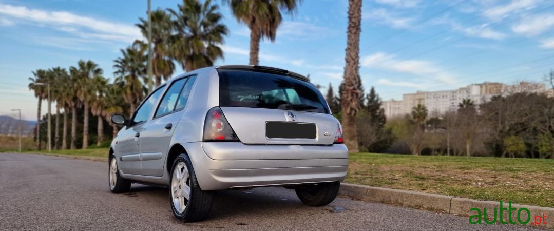 2005' Renault Clio photo #4