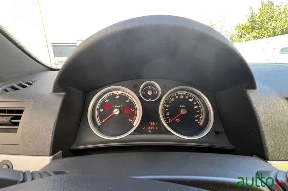 2008' Opel Astra Gtc 1.3 Cdti photo #4