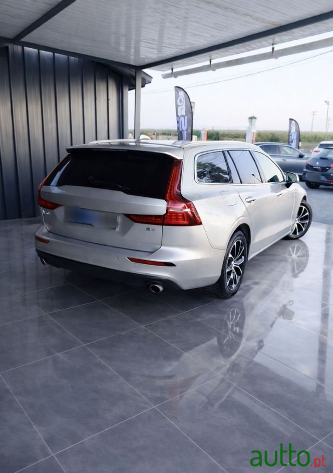 2021' Volvo V60 photo #2