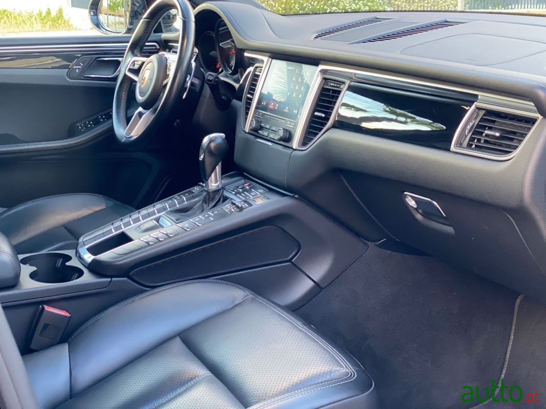 2017' Porsche Macan photo #5