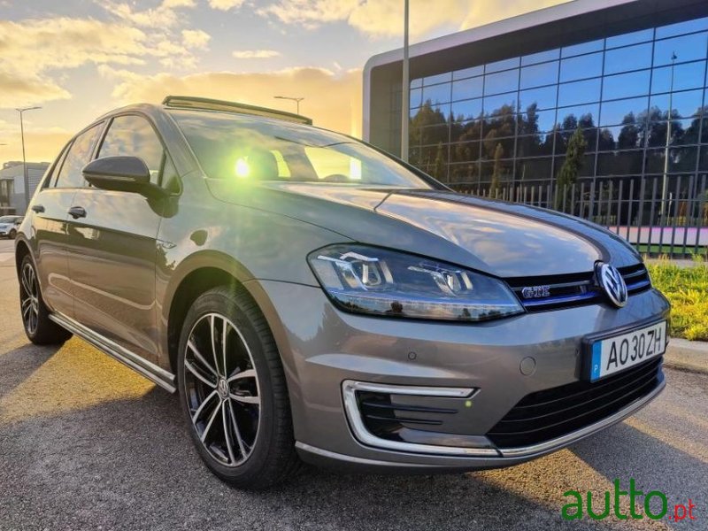 2016' Volkswagen Golf photo #1