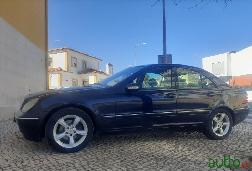 2003' Mercedes-Benz C-220 photo #2