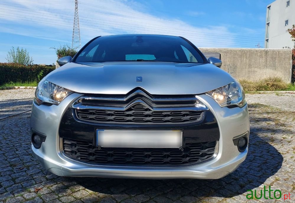 2012' Citroen DS4 photo #2
