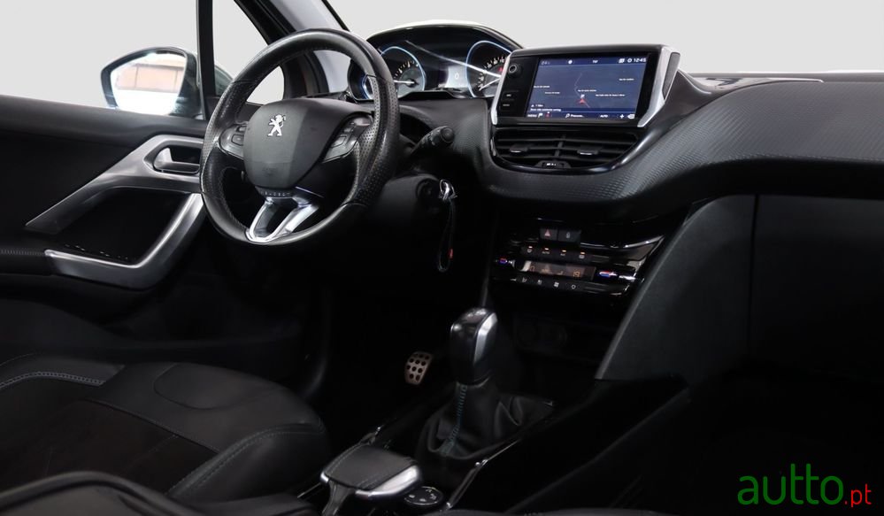 2017' Peugeot 2008 photo #5